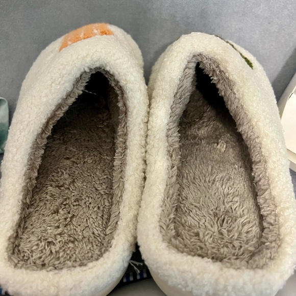 Size 7 Disney Slippers. NEW 🐯🎥 - Picture 3 of 3